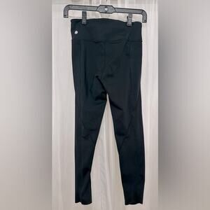 Gently worn women’s Black Zella leggings no pocket size small